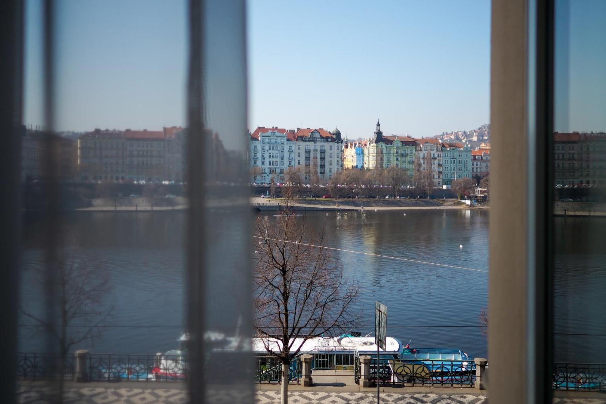 Rasinovo Nabrezi - Riverside Residence Prag Eksteriør billede