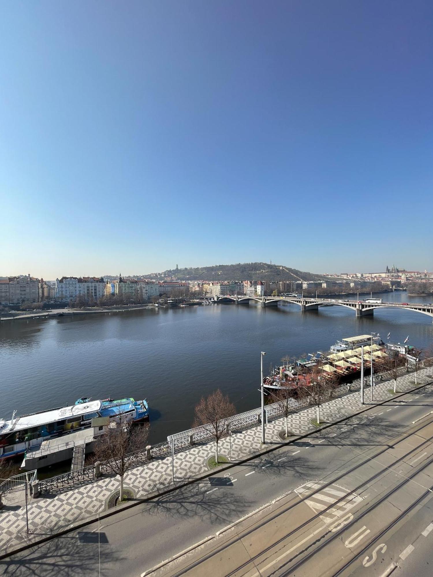 Rasinovo Nabrezi - Riverside Residence Prag Eksteriør billede