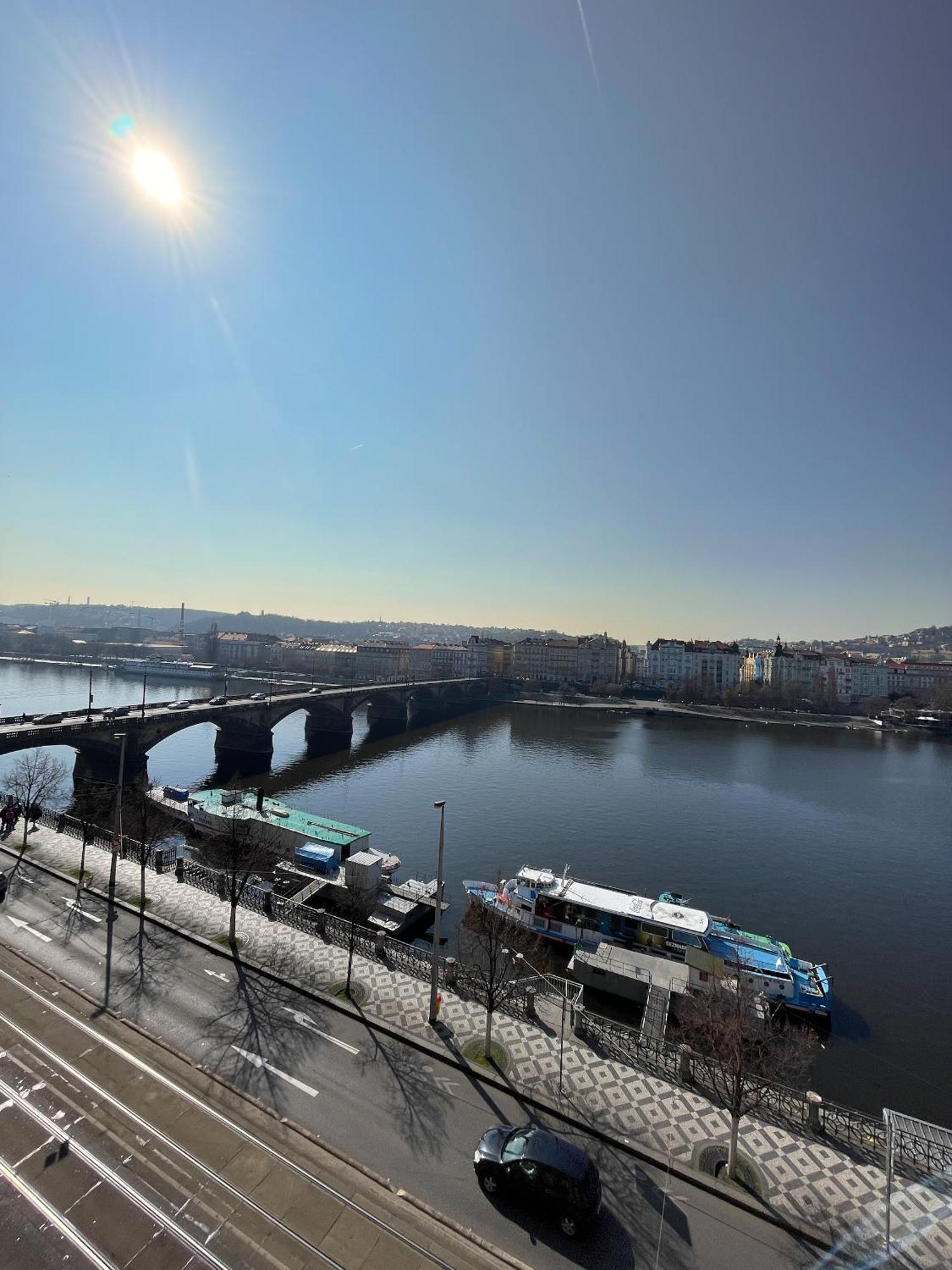 Rasinovo Nabrezi - Riverside Residence Prag Eksteriør billede